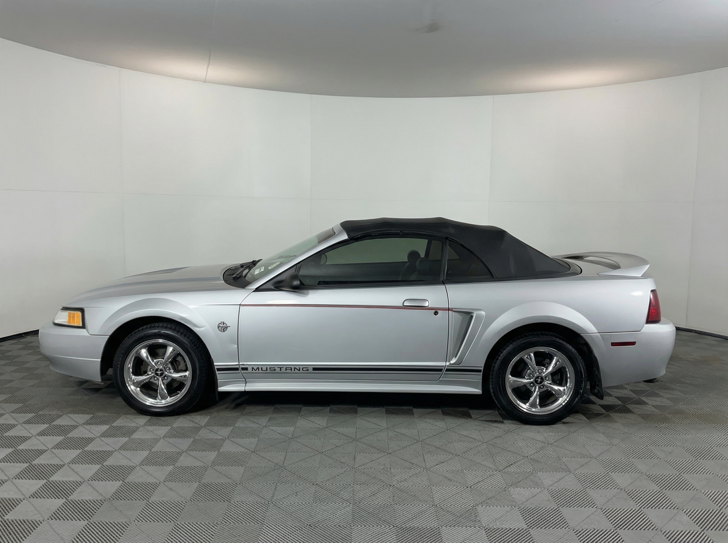 1999 Ford Mustang — photo 2