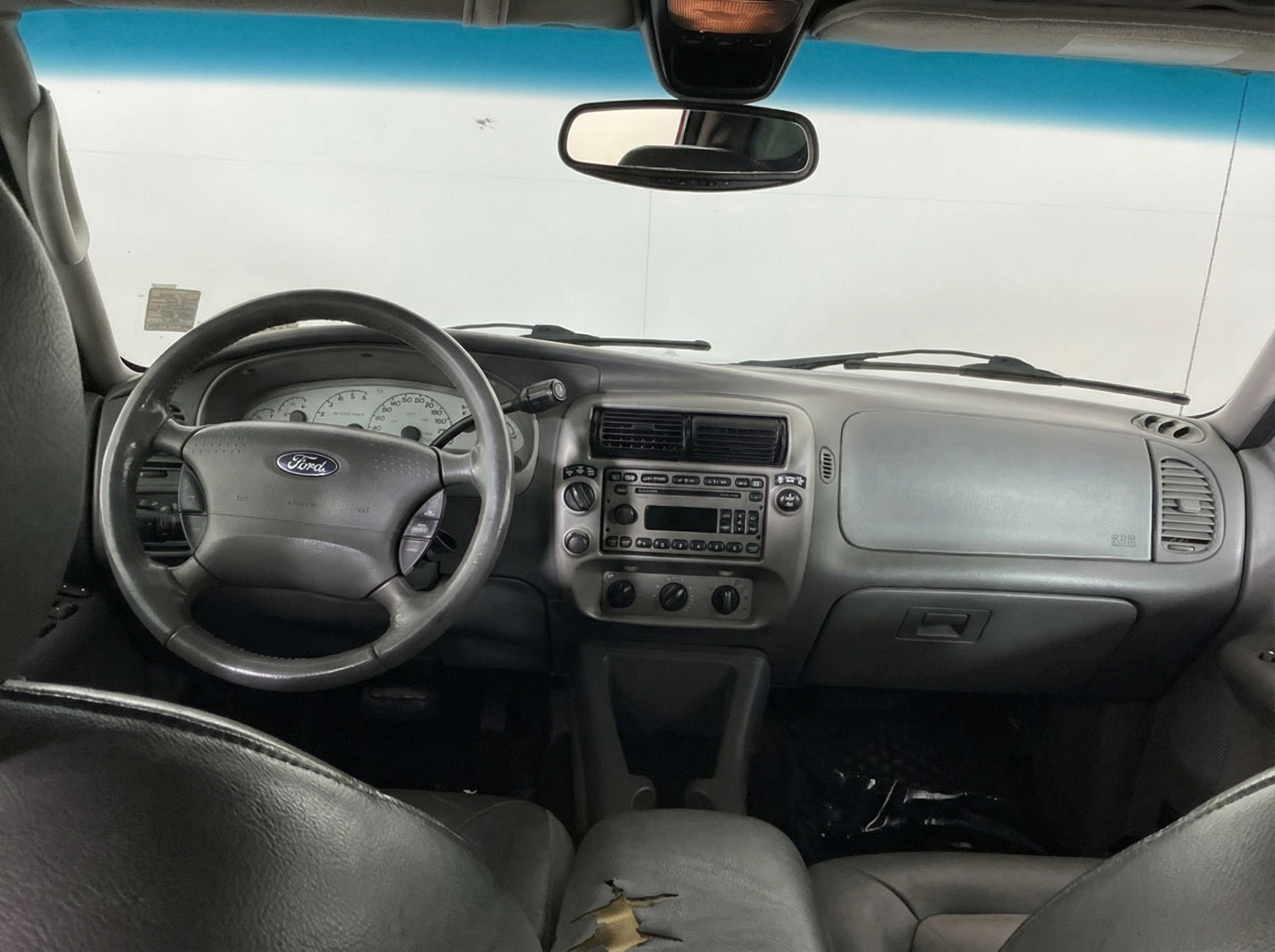 2004 Ford Explorer — photo 10