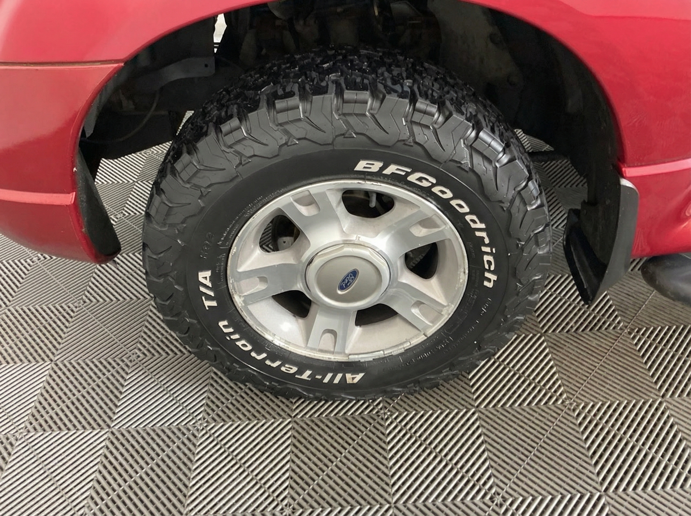 2004 Ford Explorer — photo 12