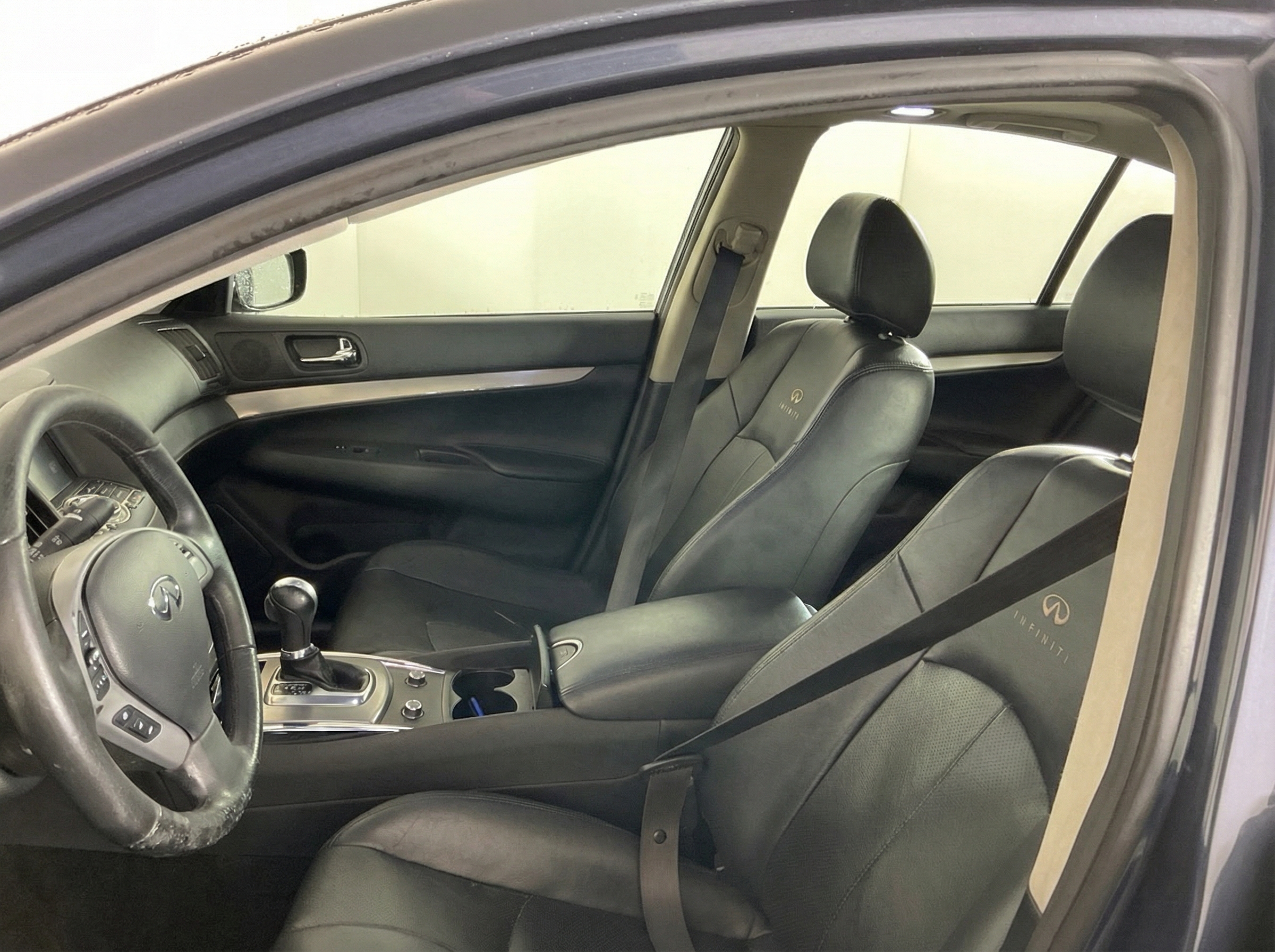 2010 Infiniti G37 — photo 5