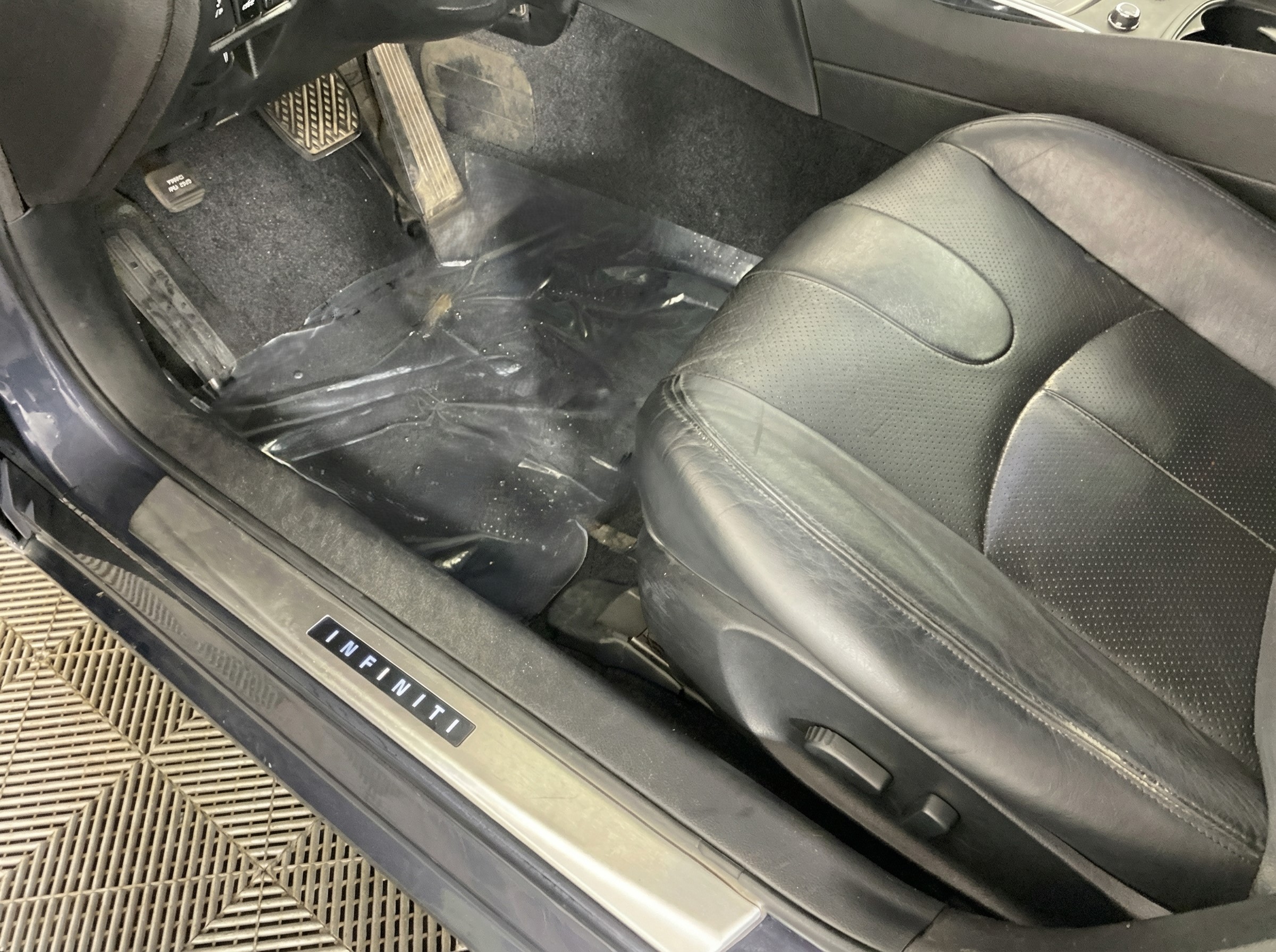 2010 Infiniti G37 — photo 6
