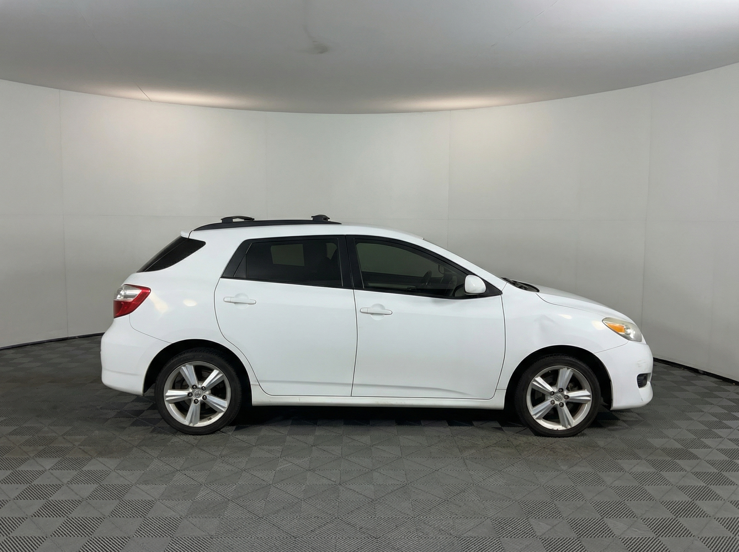 2010 Toyota Matrix — photo 2