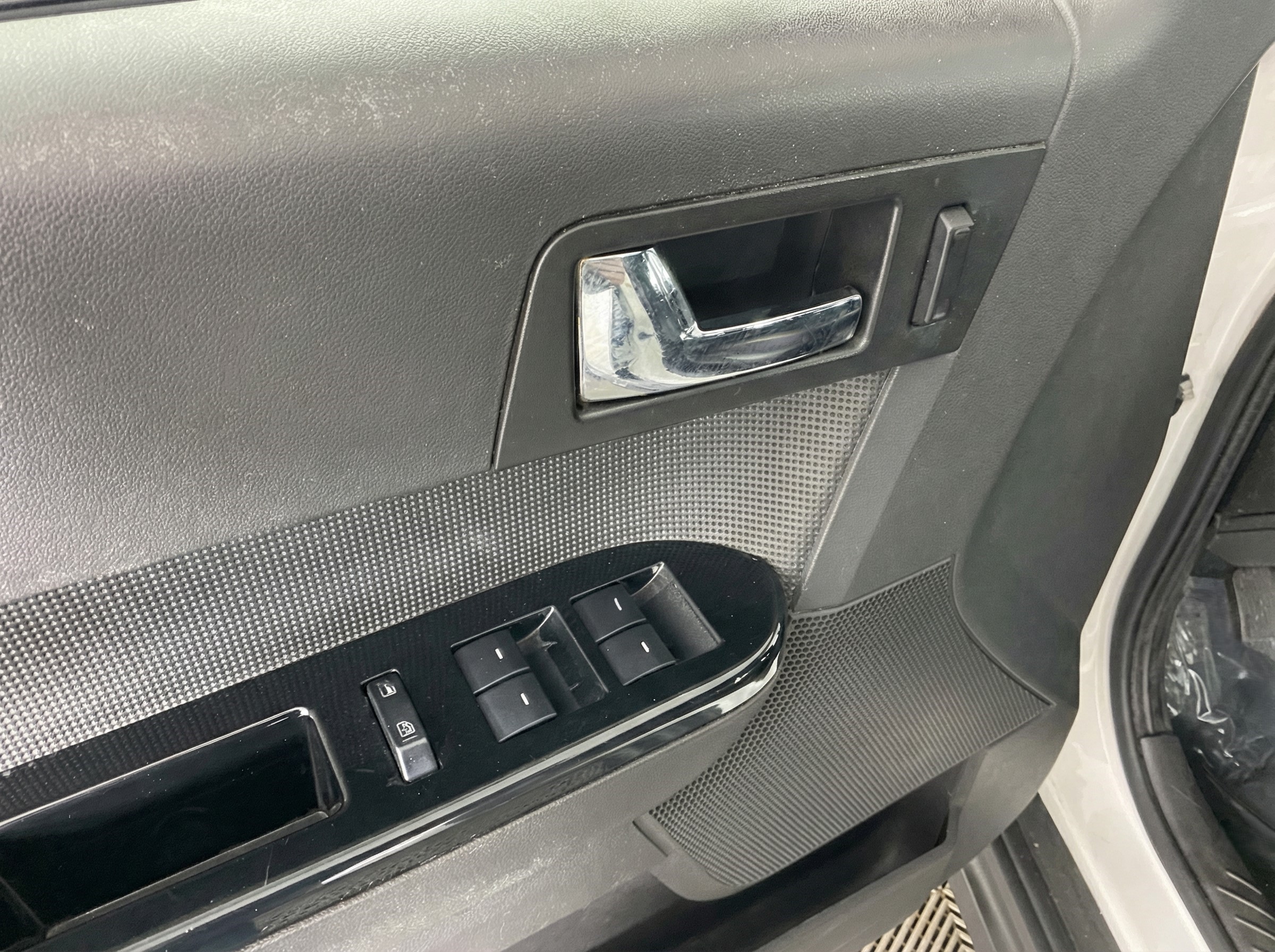 2011 Ford Escape — photo 4