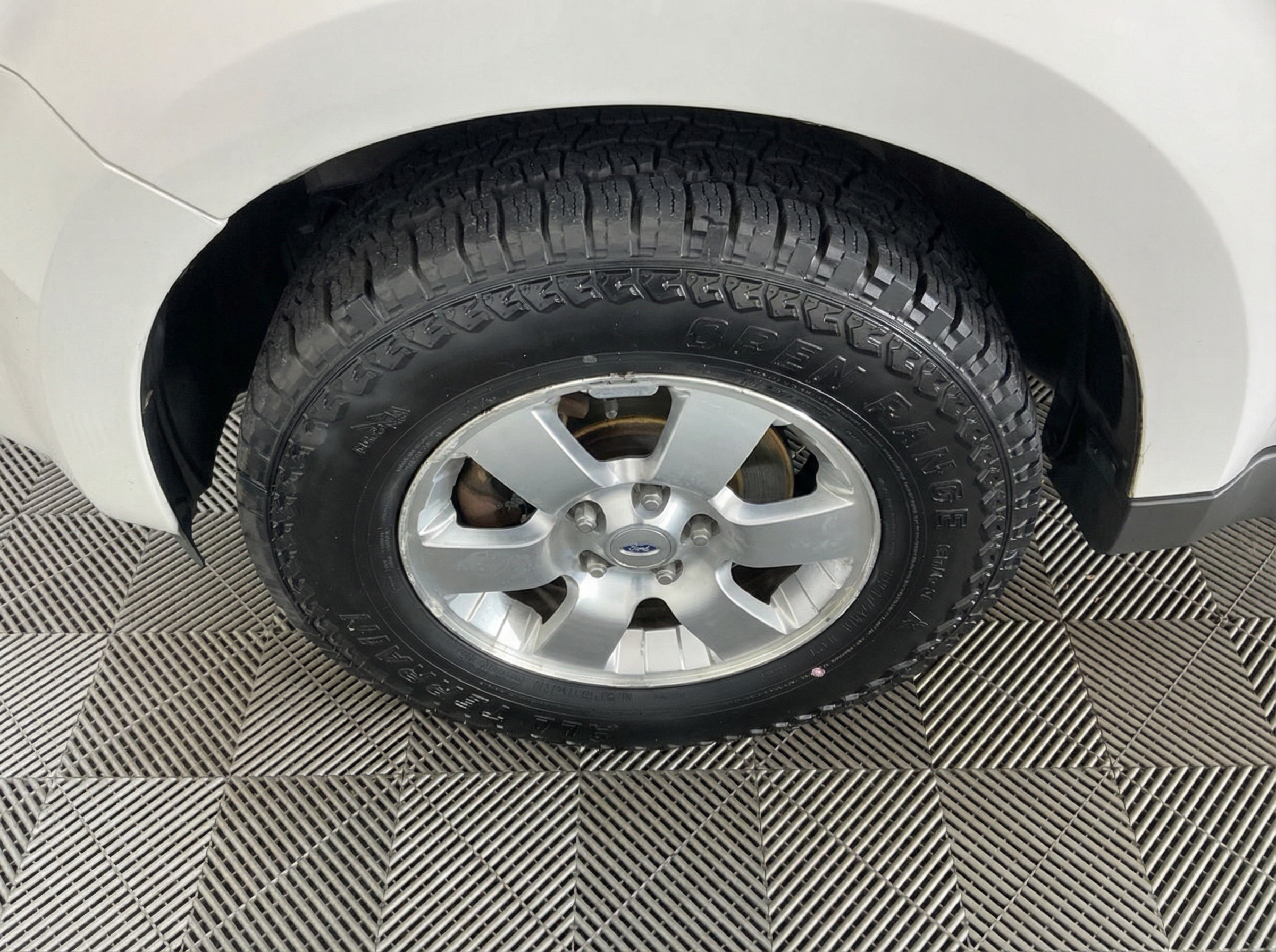2011 Ford Escape — photo 9