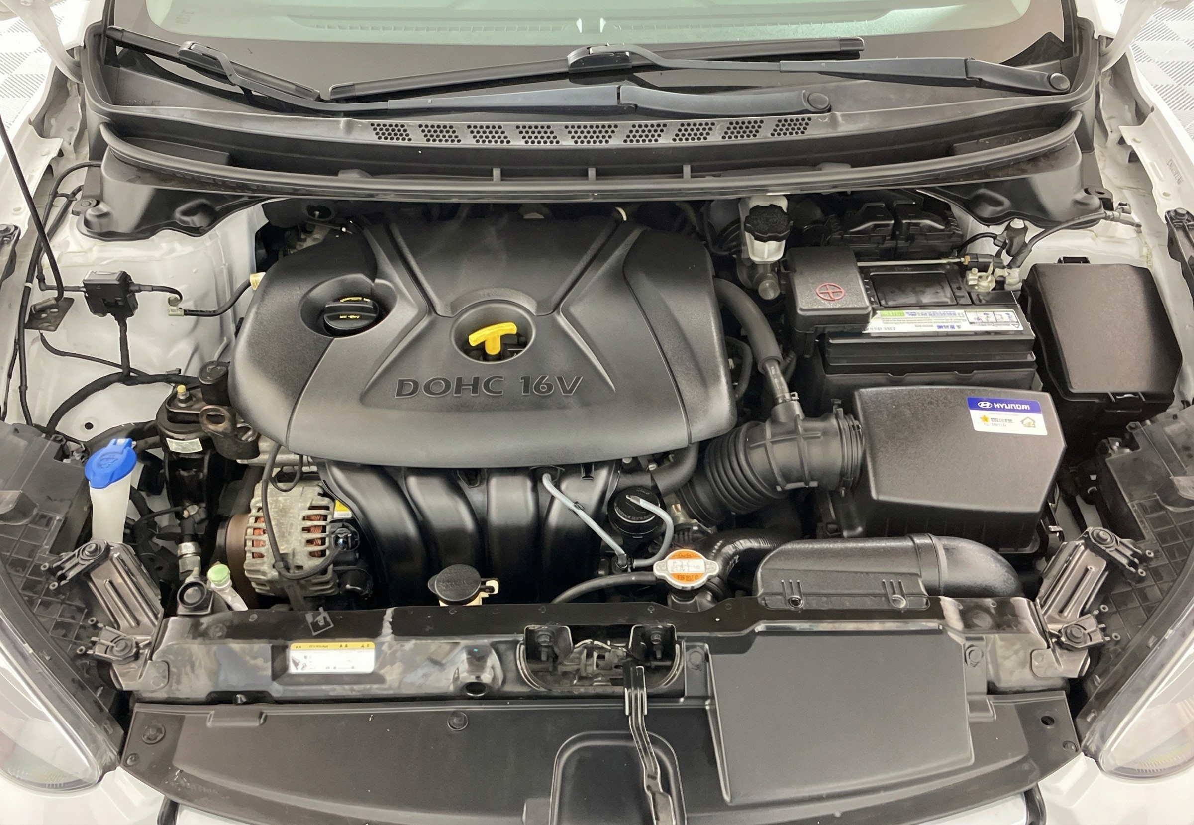 2011 Hyundai Elantra — photo 14
