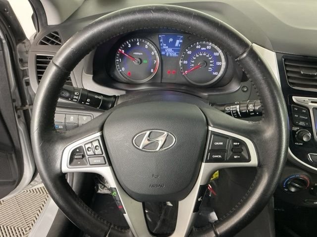 2013 Hyundai Accent — photo 7
