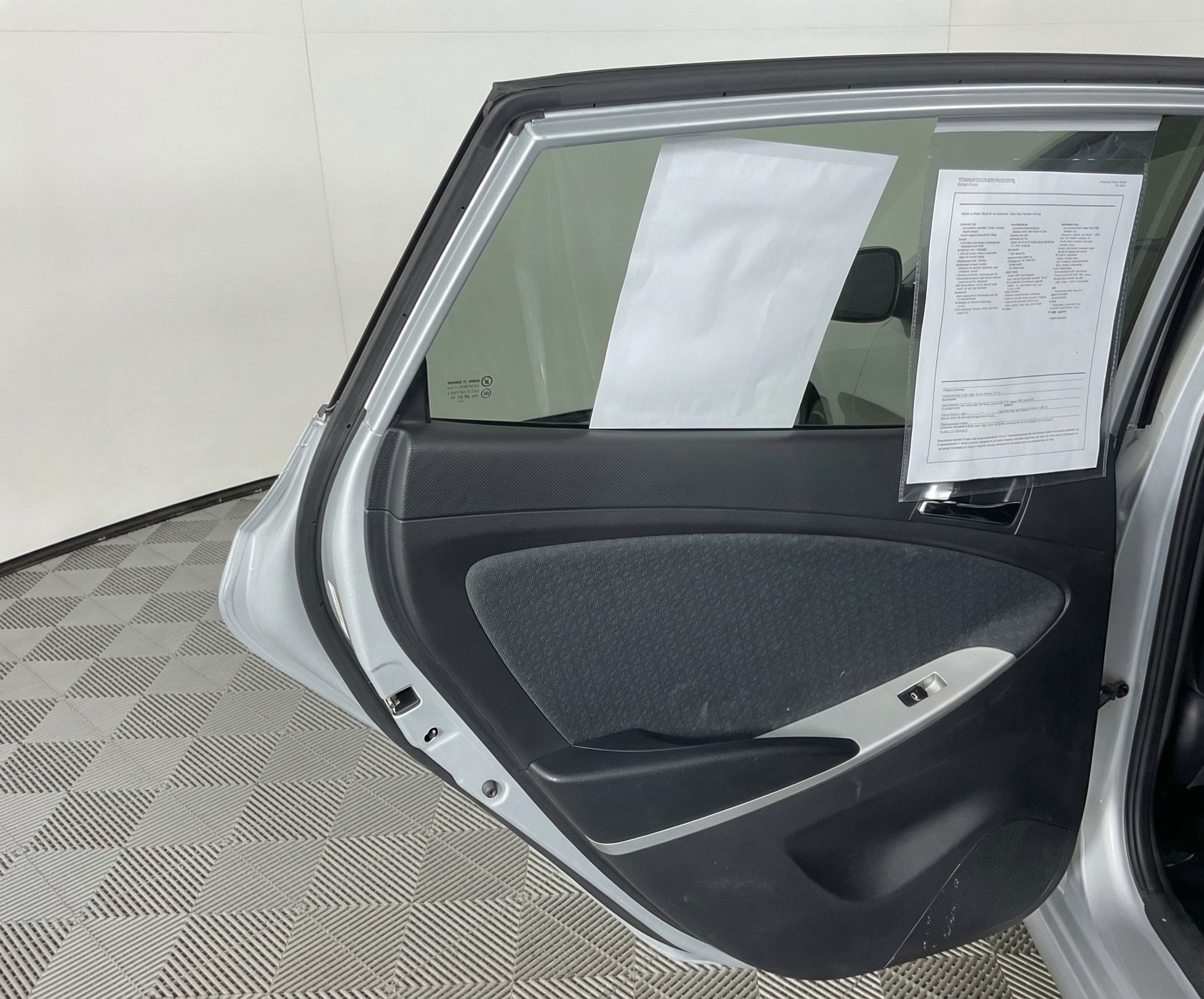 2013 Hyundai Accent — photo 11