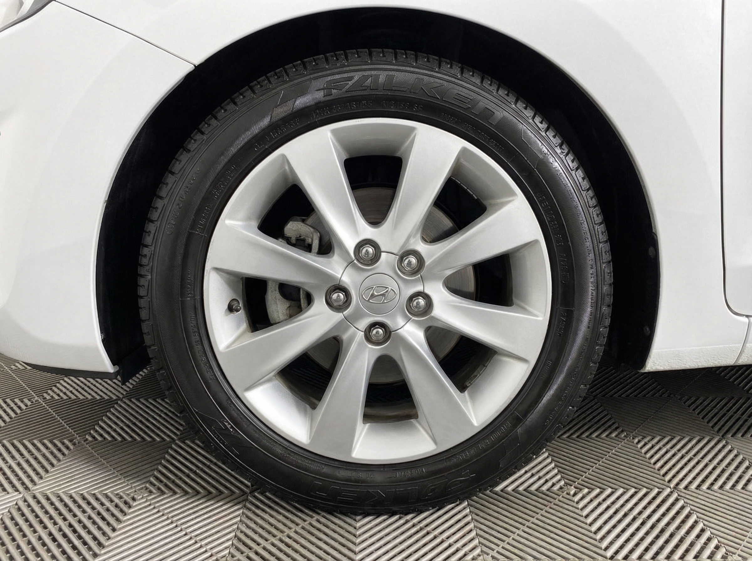 2013 Hyundai Accent — photo 14