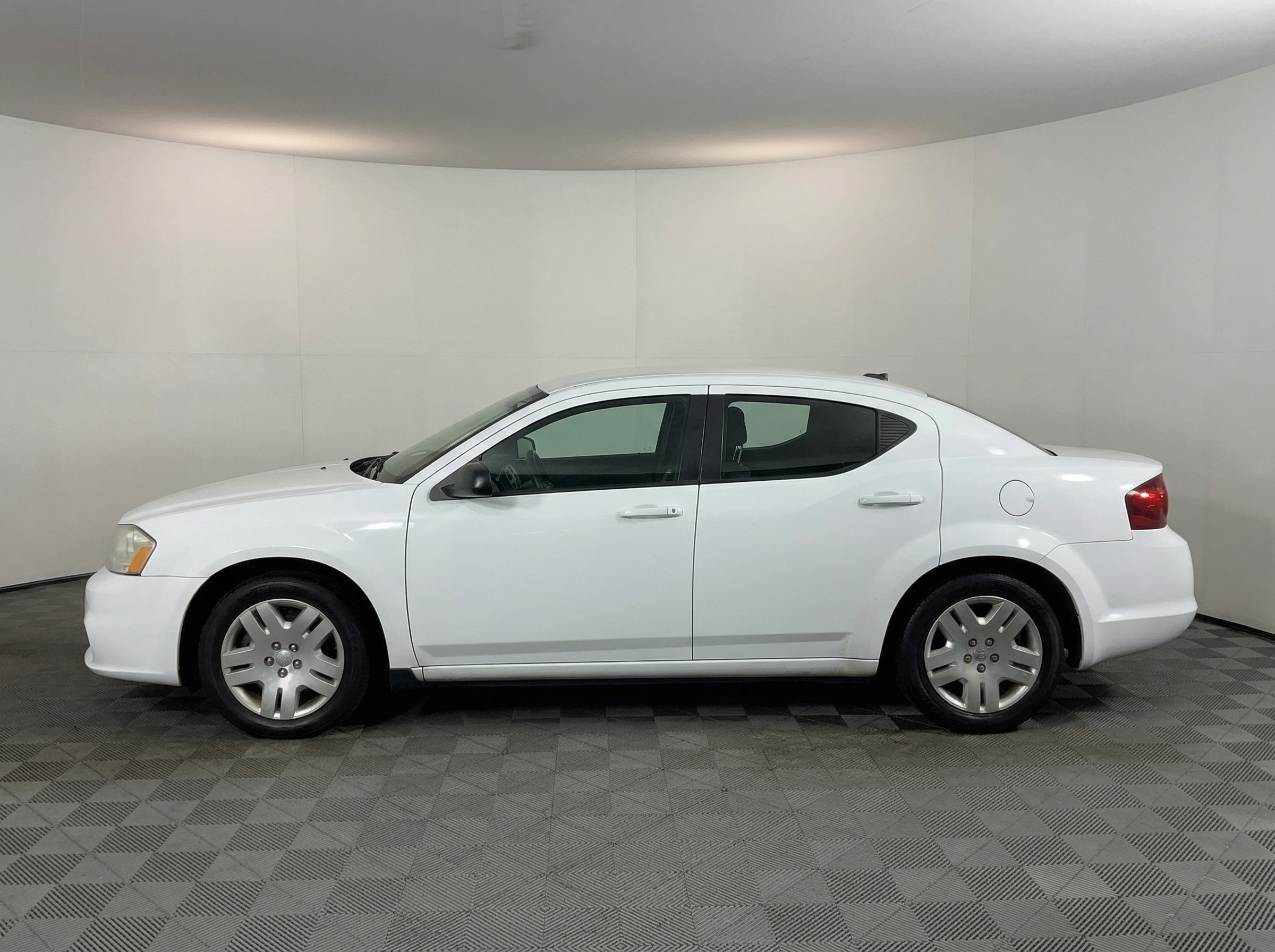 2014 Dodge Avenger — photo 2