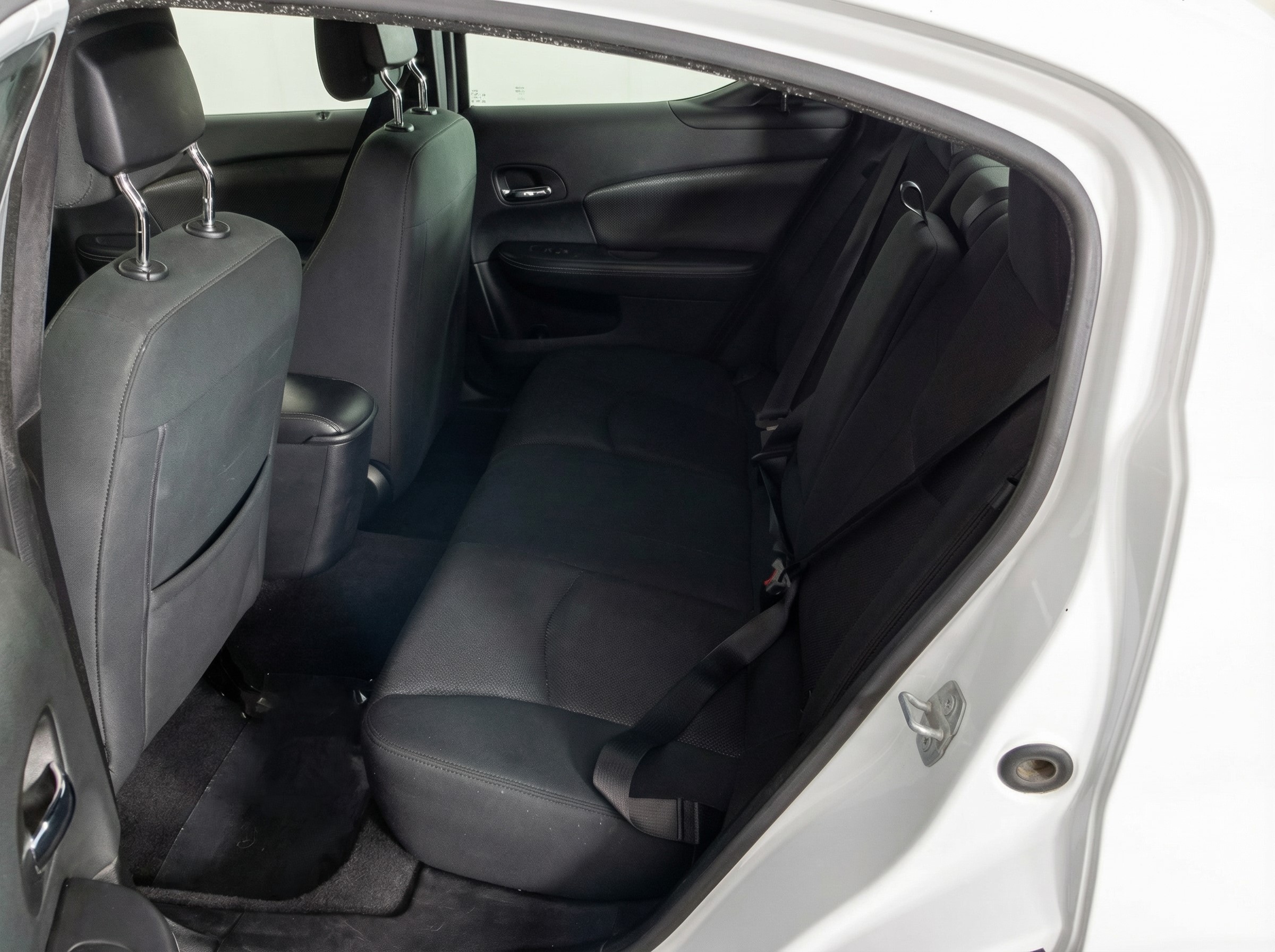 2014 Dodge Avenger — photo 12