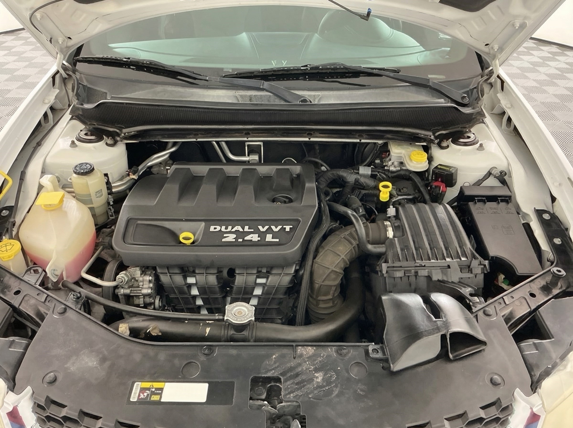 2014 Dodge Avenger — photo 15