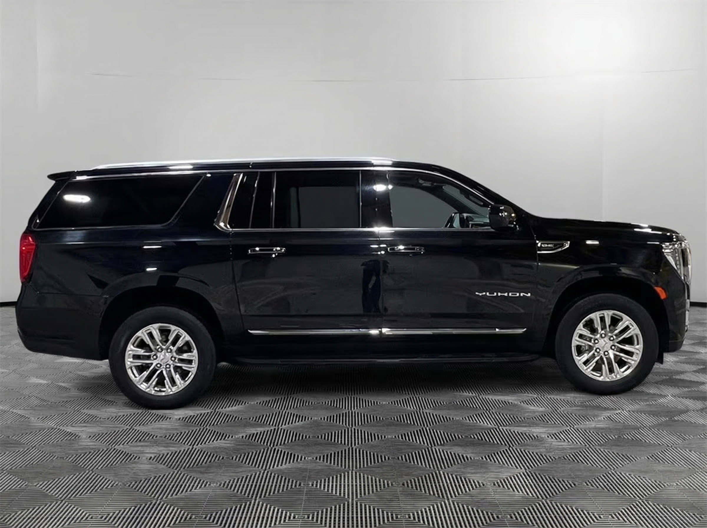 2023 GMC Yukon — photo 1