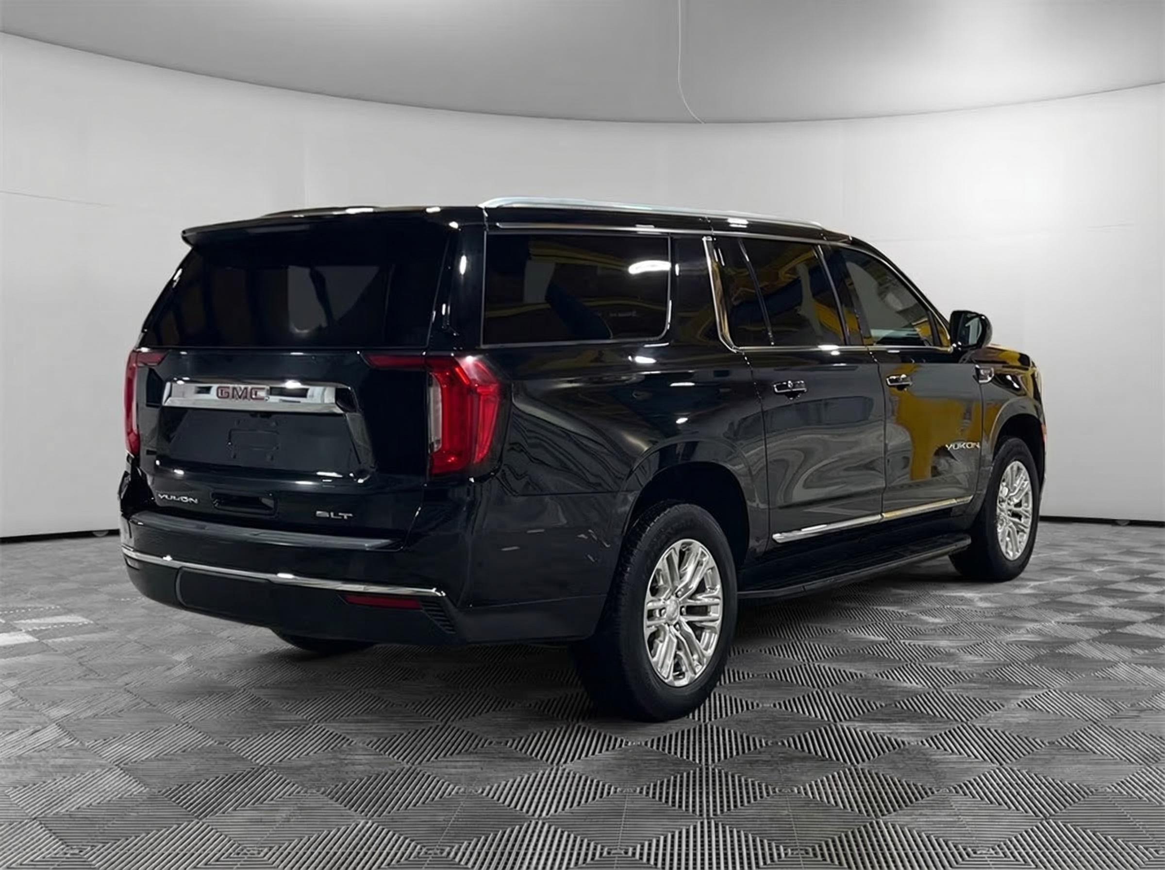 2023 GMC Yukon — photo 2
