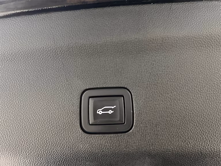 2023 GMC Yukon — photo 31